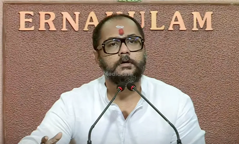 Swami Bhadraanand at the Ernakulam Press Club speaking against the drug mafia